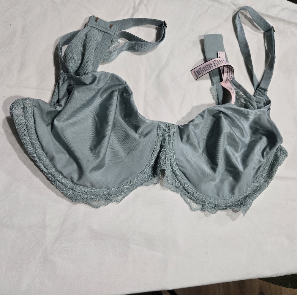 Victoria's Secret Lace Trim Bra in Soft Teal